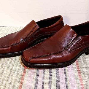 ~ ECCO ~ New Jersey Slip Ons!